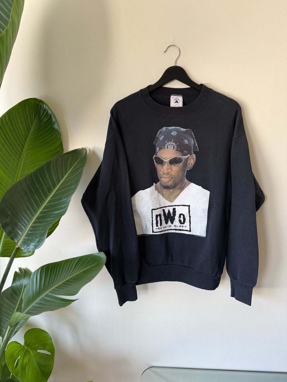 1997 Dennis Rodman nWo WCW Wrestling Black Sweatshirt Size Large Made in USA